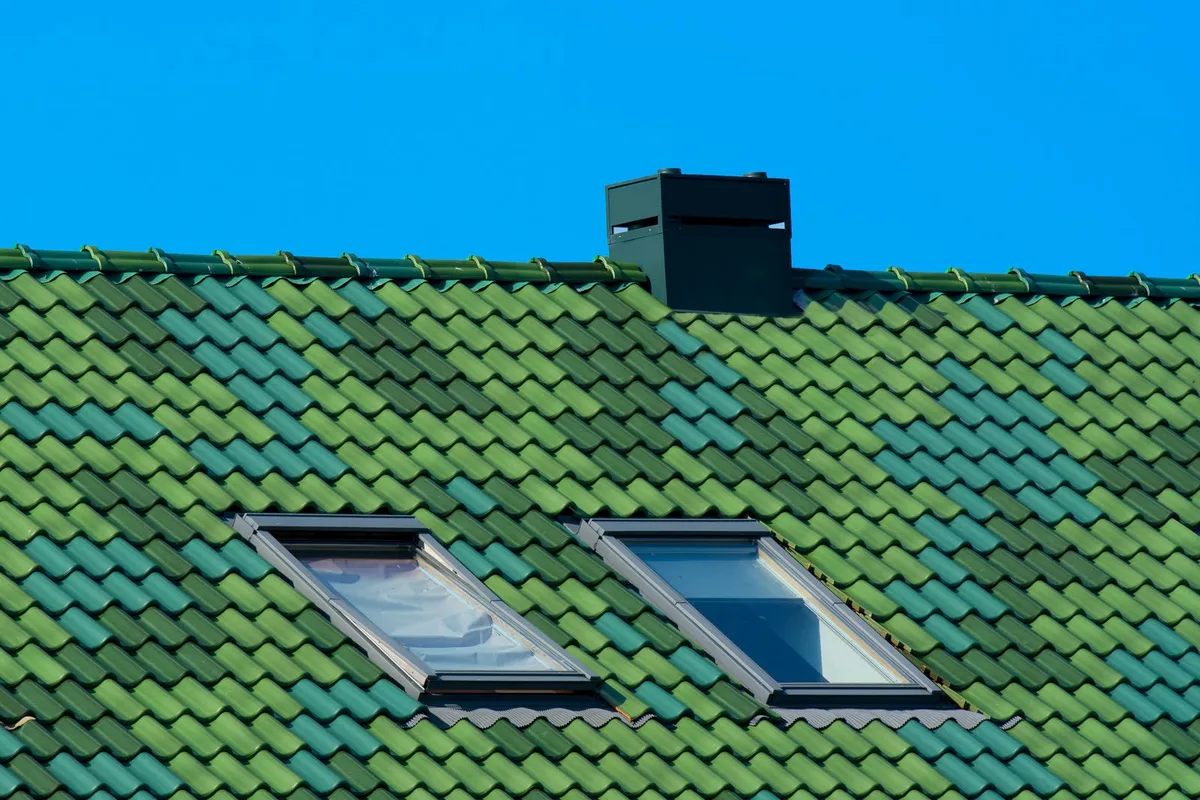 Tagvinduer monteret i tegltag ved tagrenovering i Roskilde